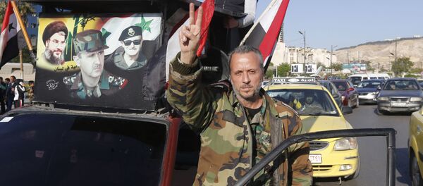 مظاهرات في دمشق بعد ليلة من هجوم التحالف الثلاثي، سوريا 14 أبريل/ نيسان 2018 - سبوتنيك عربي