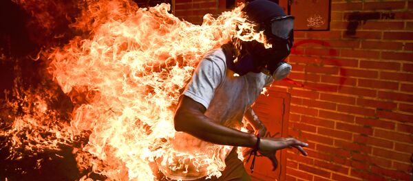 مسابقة صور الصحافة العالمية لعام 2018 - صورة بعنوان أزمة فنزويلا للمصور رونالدو شيميدت من فنزويلا، الفائزة بالمرتبة الأولى في فئة التصوير أخبار الحدث - سبوتنيك عربي