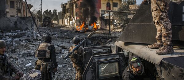 مسابقة صور الصحافة العالمية لعام 2018 - صورة بعنوان المعركة من أجل الموصل للمصور إفور بريكيت من أيرلندا، الفائزة بالمرتبة الأولىفي فئة أخبار عامة مسابقة صور الصحافة العالمية لعام 2018 - صورة بعنوان المعركة من أجل الموصل للمصور إفور بريكيت من أيرلندا، الفائزة بالمرتبة الأولىفي فئة أخبار عامة - سبوتنيك عربي