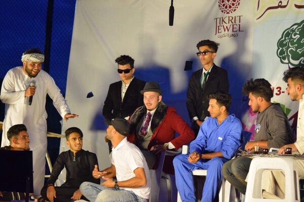 عراقيون يصنعون الفرح من آلاف الكتب   - سبوتنيك عربي