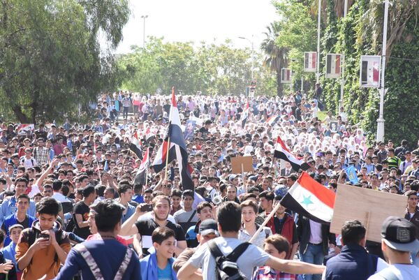 مظاهرات حاشدة في دمشق للتنديد بالهجوم الثلاثي على سوريا - سبوتنيك عربي