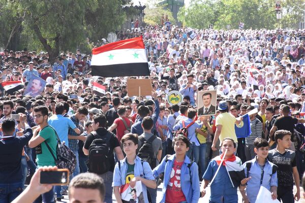 مظاهرة حاشدة في ساحة الأمويين بدمشق  - سبوتنيك عربي