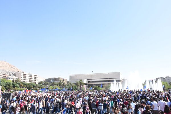 مظاهرة حاشدة في ساحة الأمويين بدمشق - سبوتنيك عربي