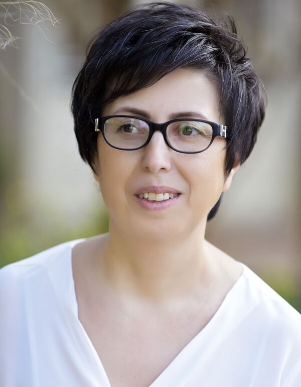 سهام انطون مرشحة الحزب الشيوعي اللبناني في دائرة بعلبك الهرمل - سبوتنيك عربي