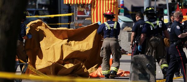 الشرطة الكندية في مكان وقوع حادث الدهس، 23 أبريل/ نيسان 2018 - سبوتنيك عربي