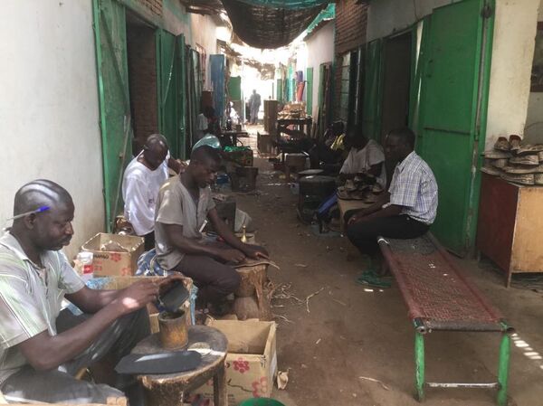 صناعة المراكيب/ الأحذية في السودان صناعة المراكيب/ الأحذية في السودان - سبوتنيك عربي