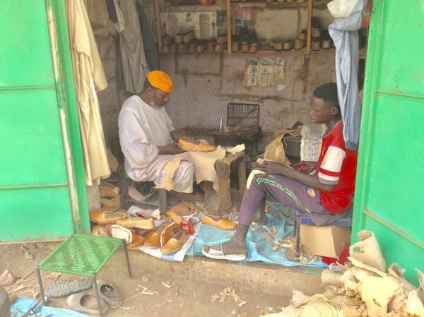 صناعة المراكيب/ الأحذية في السودان صناعة المراكيب/ الأحذية في السودان - سبوتنيك عربي