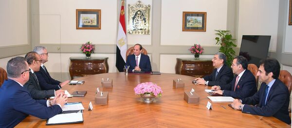 الرئيس المصري عبد الفتاح السيسي، الثلاثاء 24 أبريل/ نيسان، خلال استقباله أورليش شبيسهوفر الرئيس التنفيذي لشركة ABB العالمية المتخصصة في مجال التكنولوجيا والكهرباء - سبوتنيك عربي