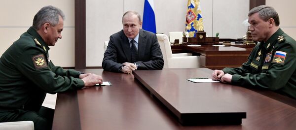 الرئيس الروسي فلاديمير بوتين ووزير الدفاع سيرغي شويغو - سبوتنيك عربي