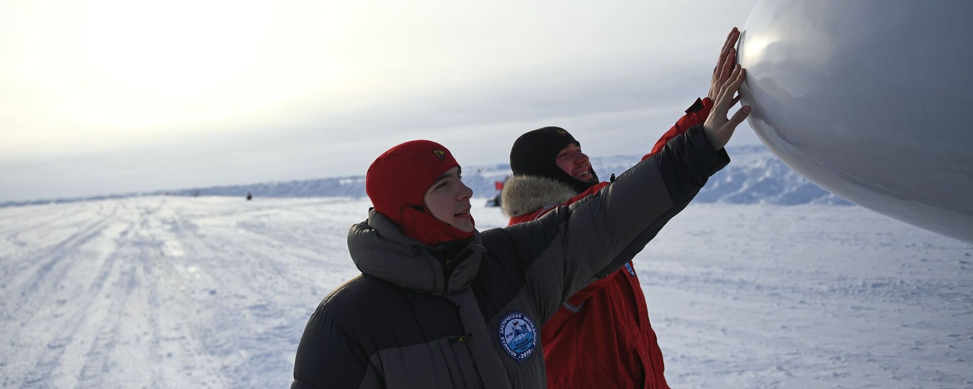 المشاركون في البعثة العلمية الـ 10 إلى القطب الشمالي تحت إشراف ماتفي شبارو - سبوتنيك عربي, 1920, 07.10.2025