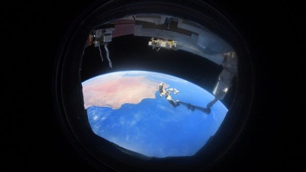 صورة للأرض التقطها رائد فضاء الروسي أنطون شكابليروف من محطة الفضاء الدولية صورة للأرض التقطها رائد فضاء الروسي أنطون شكابليروف من محطة الفضاء الدولية - سبوتنيك عربي