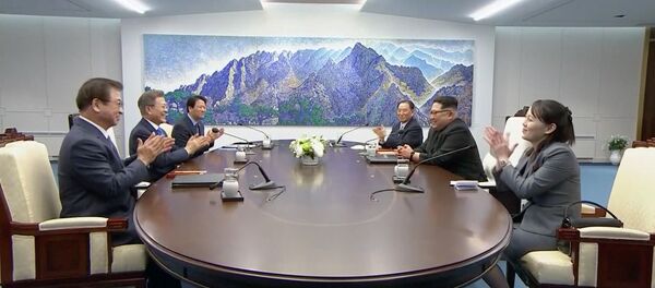 قمة الكوريتين بين الرئيس الكوري الجنوبي مون جاي إن والزعيم الكوري الشمالي كيم جونغ أون - سبوتنيك عربي