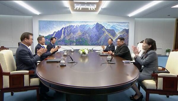 قمة الكوريتين بين الرئيس الكوري الجنوبي مون جاي إن والزعيم الكوري الشمالي كيم جونغ أون - سبوتنيك عربي