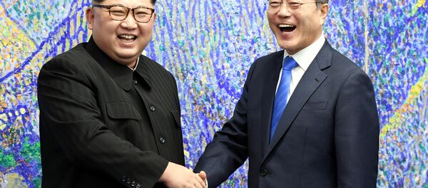 كيم ومون خلال القمة كيم ومون خلال القمة - سبوتنيك عربي