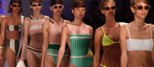 عارضات أزياء تقدمن مجموعة من زي السباحة من تصميم ساليناس (Salinas ) في إطار أسبوع الموضة في سان باولو، البرازيل 25 أبريل/ نيسان 2018 - سبوتنيك عربي