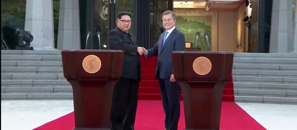 رئيس كوريا الجنوبية مون جيه إن وزعيم كوريا الشمالية كيم جونغ أون - سبوتنيك عربي