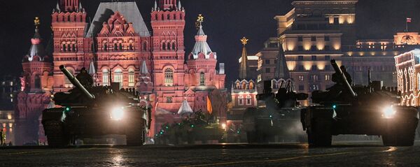 بروفة للعرض العسكري بمناسبة الذكرى الـ 73 لعيد النصر على قوات ألمانيا النازية في الحرب الوطنية العظمى (1941 - 1945) على الساحة الحمراء في موسكو - سبوتنيك عربي