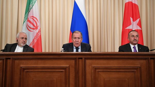 لقاء وزراء خارجية روسيا وإيران وتركيا في موسكو، 28 أبريل/نيسان 2018 - سبوتنيك عربي