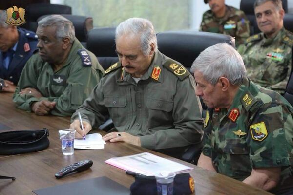 خليفة حفتر يشرف على الاستعدادات النهائية لمعركة تحرير درنة - سبوتنيك عربي