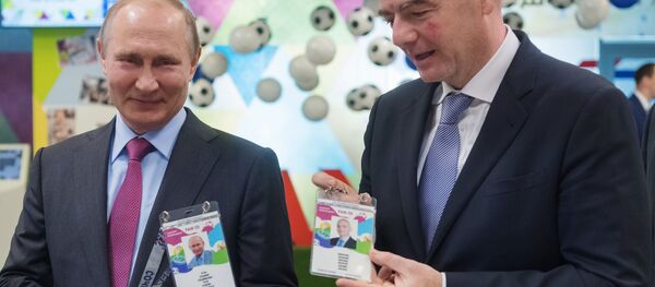 الرئيس الروسي فلاديمير بوتين وإنفانتينو رئيس الفيفا - سبوتنيك عربي