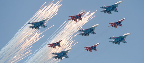 الجزء الجوي من العرض العسكري في موسكو بمناسبة عيد النصر - سو - 30 إس إمو ميغ- 29 - سبوتنيك عربي