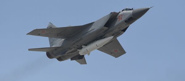 الجزء الجوي من العرض العسكري في موسكو بمناسبة عيد النصر - ميغ-31 المزودة بصاروخ كينجال الجزء الجوي من العرض العسكري في موسكو بمناسبة عيد النصر - ميغ-31 المزودة بصاروخ كينجال - سبوتنيك عربي