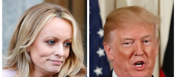 الرئيس الأمريكي دونالد ترامب والممثلة الإباحية ستورمي دانييلز - سبوتنيك عربي
