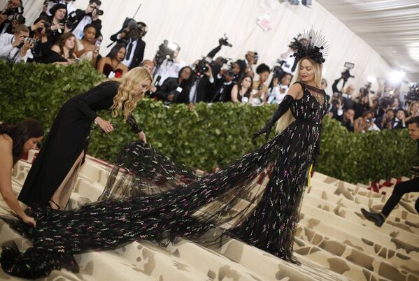 المغنية ريتا أورا في حفل 2018 Met Gala في نيويورك، 7 مايو/ أيار 2018 - سبوتنيك عربي