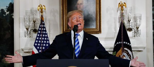 أعلن الرئيس الأمريكي دونالد ترامب عن نيته الانسحاب من الاتفاقية النووية الإيرانية في البيت الأبيض في البيت الأبيض بواشنطن, 8 مايو/أيار 2018 - سبوتنيك عربي