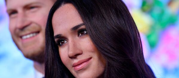 تمثالي ميغان ماركل والأمير هاري في متحف مدام توسو للشمع، في العاصمة البريطانية لندن - سبوتنيك عربي