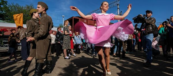  احتفالات بمناسبة الذكرى الـ 73 لعيد النصر على قوات ألمانيا النازية في الحرب الوطنية العظمى (1941 - 1945) في موسكو، 9 مايو/ أيار 2018 - سبوتنيك عربي