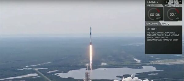 شركة سبيس إكس تطلق صاروخ فالكون 9 لحمل مركبات مأهولة في المستقبل، من قاعدة كيب كنافيرال في فلوريدا حاملا قمرا صناعيا مخصصا للاتصالات لبنغلاديش, 11 مايو/أيار 2018 - سبوتنيك عربي