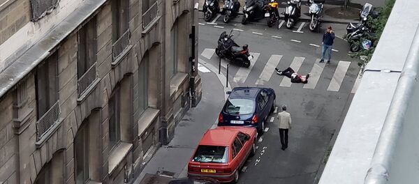 أحد المصابين في هجوم على المارة بباريس - سبوتنيك عربي