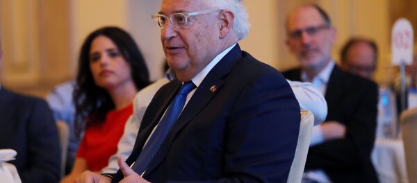 السفير الأمريكي إلى إسرائيل ديفيد فريدمان في حفل استقبال أقامه الاتحاد الأرثوذكسي في القدس قبل افتتاح السفارة الأمريكية الجديدة في القدس، الضفة الغربية 14 مايو/ أيار 2018 - سبوتنيك عربي