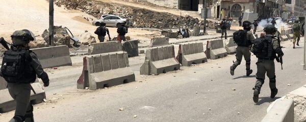 اشتباكات حاجز قلنديا، رام الله، الضفة الغربية، فلسطين 14 مايو/ أيار 2018 - سبوتنيك عربي