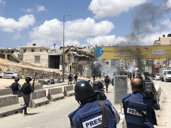 اشتباكات حاجز قلنديا، رام الله، الضفة الغربية، فلسطين 14 مايو/ أيار 2018 - سبوتنيك عربي