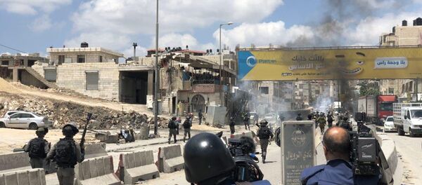 اشتباكات حاجز قلنديا، رام الله، الضفة الغربية، فلسطين 14 مايو/ أيار 2018 - سبوتنيك عربي