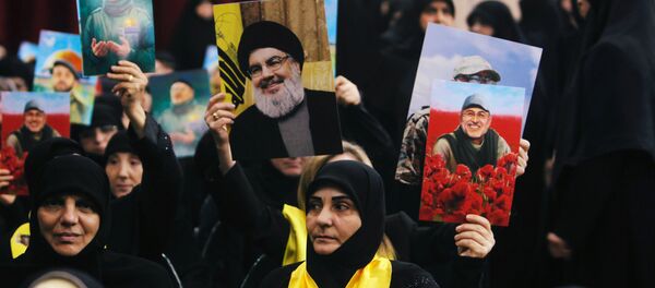 حسن نصر الله.. لبنانيون يرفعون صور أمين عام حزب الله اللبناني - سبوتنيك عربي