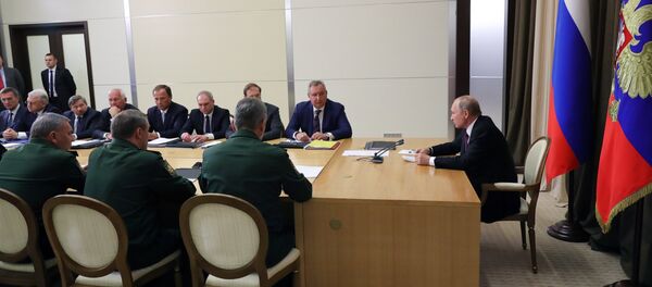 بوتين خلال اجتماع عسكري بوتين خلال اجتماع عسكري - سبوتنيك عربي