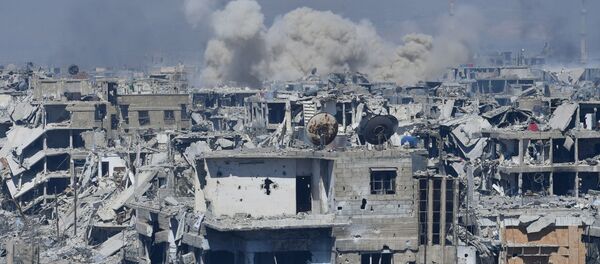 قصف قوات الجيش السوري لمواقع تنظيم داعش الإرهابي في مخيم اليرموك، ريف دمشق، سوريا - سبوتنيك عربي