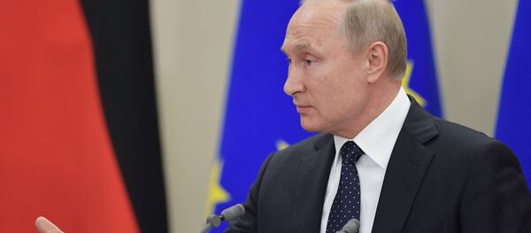 مؤتمر صحفي للرئيس فلاديمير بوتين والمستشارة الألمانية أنجيلا ميركل في سوتشي، 18 مايو/ أيار 2018 - سبوتنيك عربي