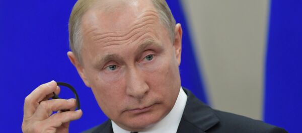 مؤتمر صحفي للرئيس فلاديمير بوتين والمستشارة الألمانية أنجيلا ميركل في سوتشي، 18 مايو/ أيار 2018 - سبوتنيك عربي