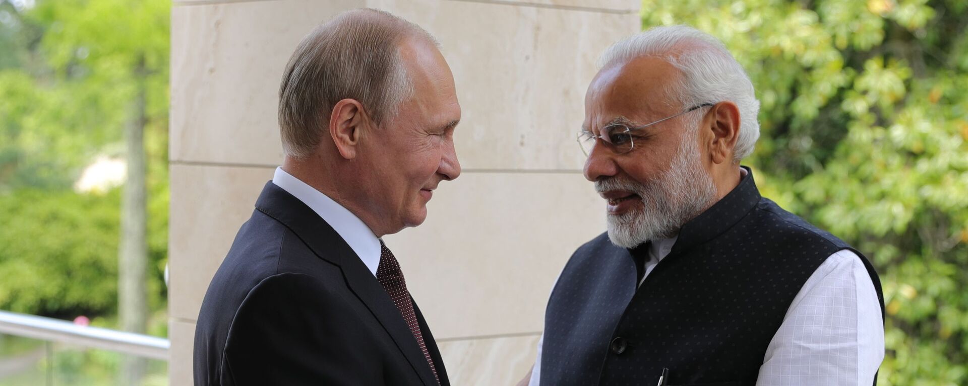 الرئيس الروسي فلاديمير بوتين خلال اللقاء مع رئيس الوزراء الهندي ناريندرا مودي في سوتشي، 21 مايو/ أيار 2018 - سبوتنيك عربي, 1920, 13.06.2022