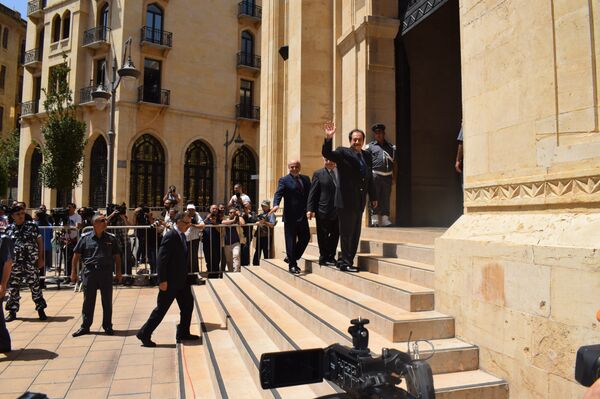  توافد النواب اللبنانيون لجلسة إنتخاب رئيس مجلس  - سبوتنيك عربي