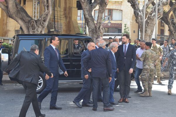 كتلة اللقاء الديموقراطي أمام البرلمان اللبناني - سبوتنيك عربي