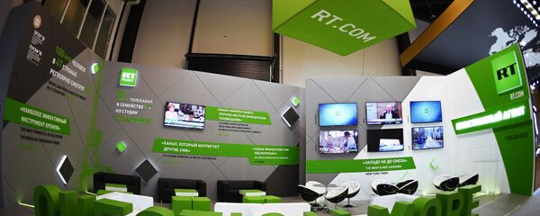 جناح وكالة الأنباء والتلفزيون الدولية آر تي (RT) في منتدى سان بطرسبورغ الاقتصادي الدولي 2018 (24-26 مايو/ أيار) - سبوتنيك عربي
