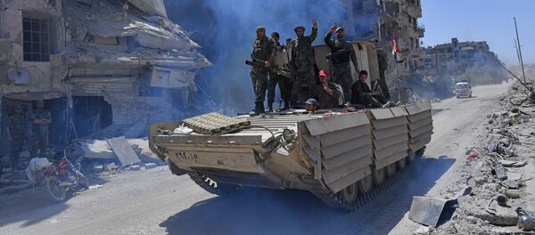 جنود الجيش السوري يدخلون مخيم اليموك لللاجئين الفلسطينيين جنوب دمشق جنود الجيش السوري يدخلون مخيم اليموك لللاجئين الفلسطينيين جنوب دمشق - سبوتنيك عربي