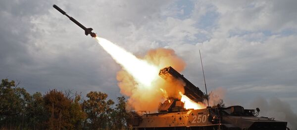 إطلاق صواريخ من منظومة صاروخية مضادة للطائرات ستريلا -10 خلال منافسات الجيش السماء الصافية-2018 في مركز المناورات الجوية للقوات البرية في إقليم كراسنودار - سبوتنيك عربي