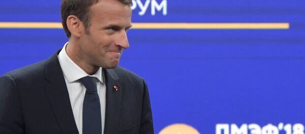 الجلسة العامة لمنتدى سان بطرسبورغ لكل من الرئيس الروسي فلاديمير بوتين والرئيس الفرنسي إيمانويل ماكرون ورئيس الوزراء الياباني شينزو آبي، بالاضافة إلى المديرة التنفيذية لصندوق النقد الدولي كرستين لاغارد، 25 مايو/ أيار 2018 - سبوتنيك عربي