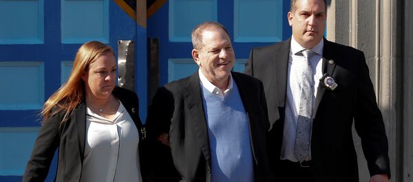 المنتج السينمائي هارفي وينستين الدائرة الأولى في مانهاتن في مدينة نيويورك الأمريكية - سبوتنيك عربي